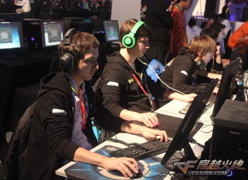 TES官方微博祝贺小天出道七周年：问心无畏，向天际不负热爱