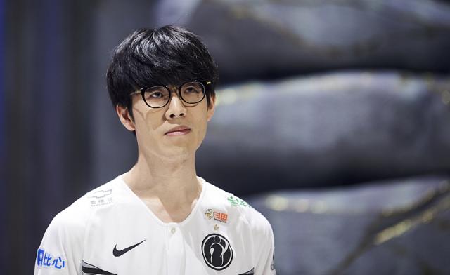 RNG官博分享赛后返图：来点候场花絮图看看