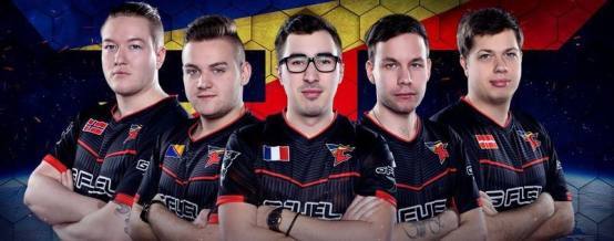 目前LCK联赛前两名的队伍是：T1、GEN Clozer、Peyz、Keria、Oner、Canyon以400积分并列POG榜首